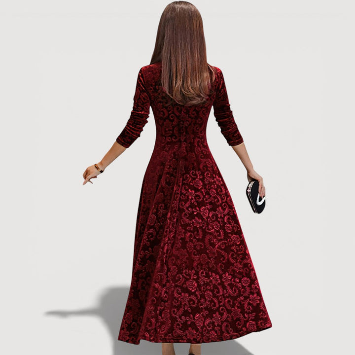 Lola – Elegant Velvet Dress