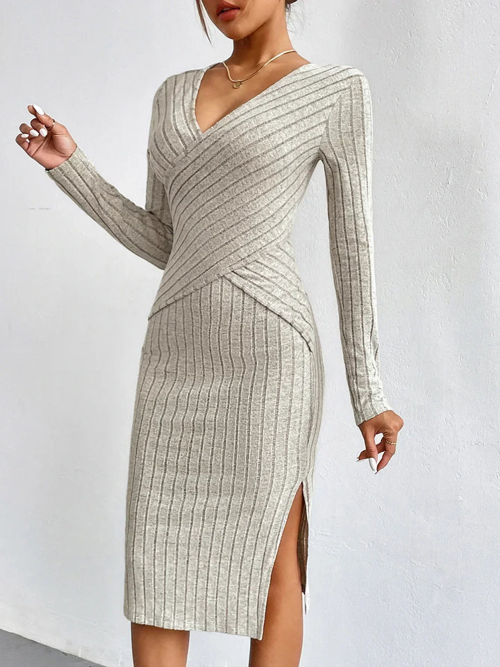 Clara - Timeless Elegance With A Touch Of Simplicity Dress